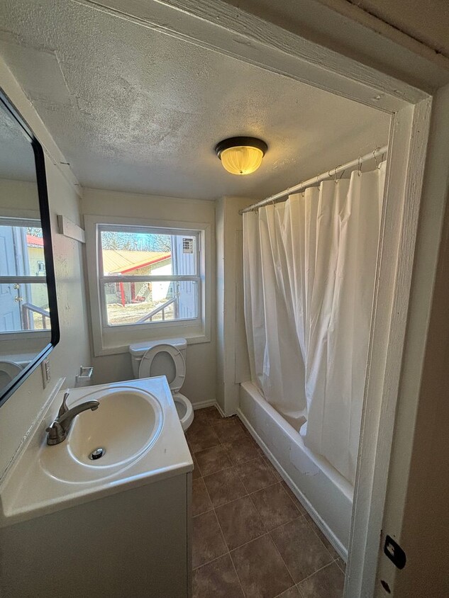 Building Photo - Country Aire