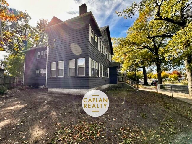 Foto del edificio - 2 Derby Ave