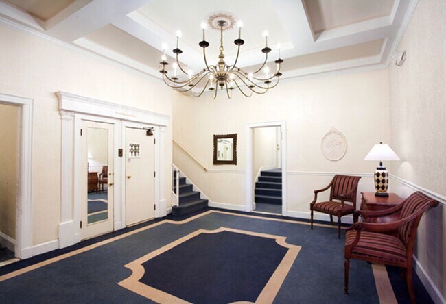 Building Photo - No Brokers Fee, Month of Free Rent, Heat, ...