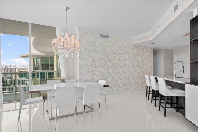 Foto del edificio - 250 Sunny Isles Blvd