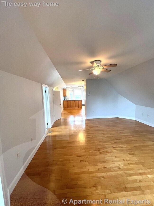 Building Photo - 1 Bedroom - Steps to Davis Square!