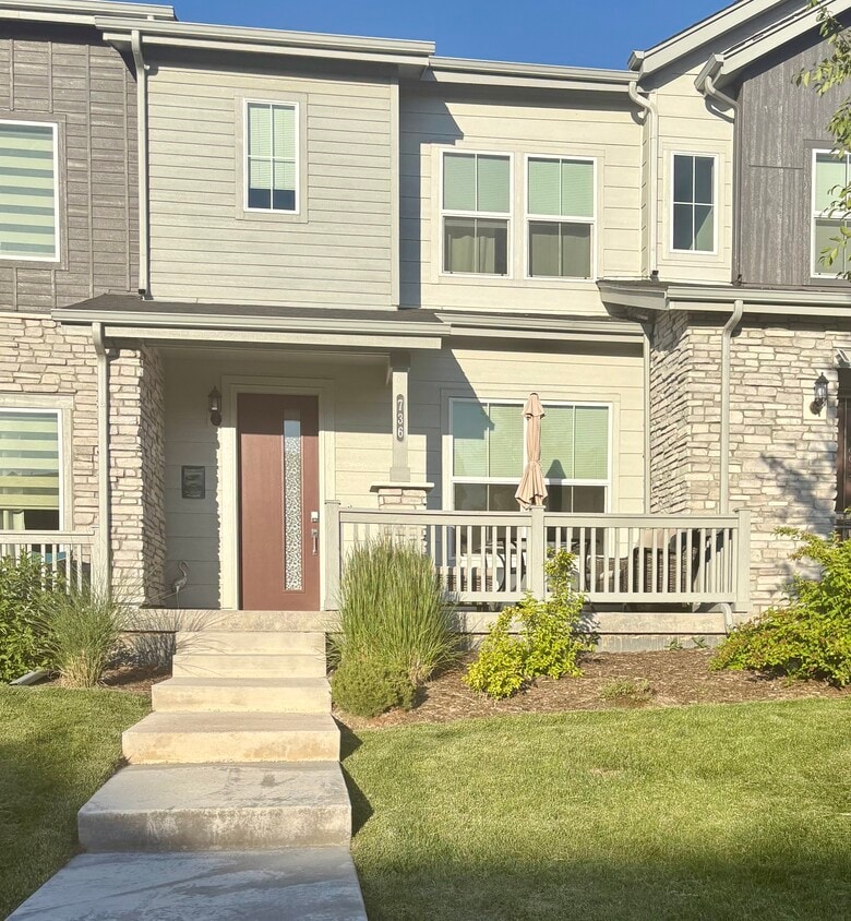 Primary Photo - 736 N Bersshine Ct