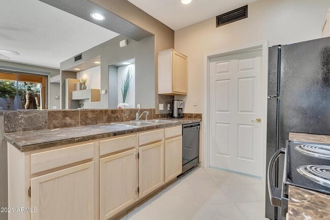 Foto del edificio - 9253 N Firebrick Dr