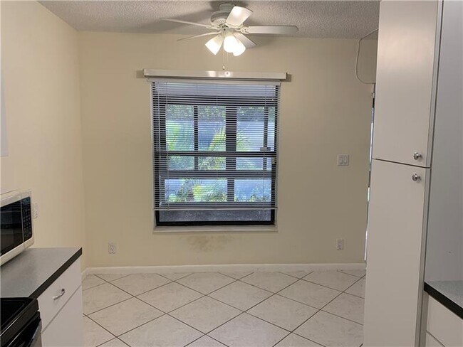 Foto del edificio - 4751 NW 30th St