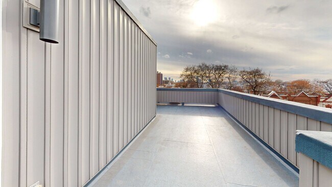 Foto del edificio - 2417 Cecil B Moore Ave