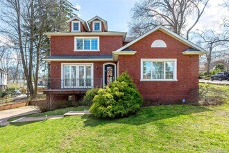 Building Photo - 2 Avalon Rd