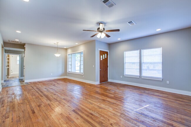 Building Photo - 228 Santini St