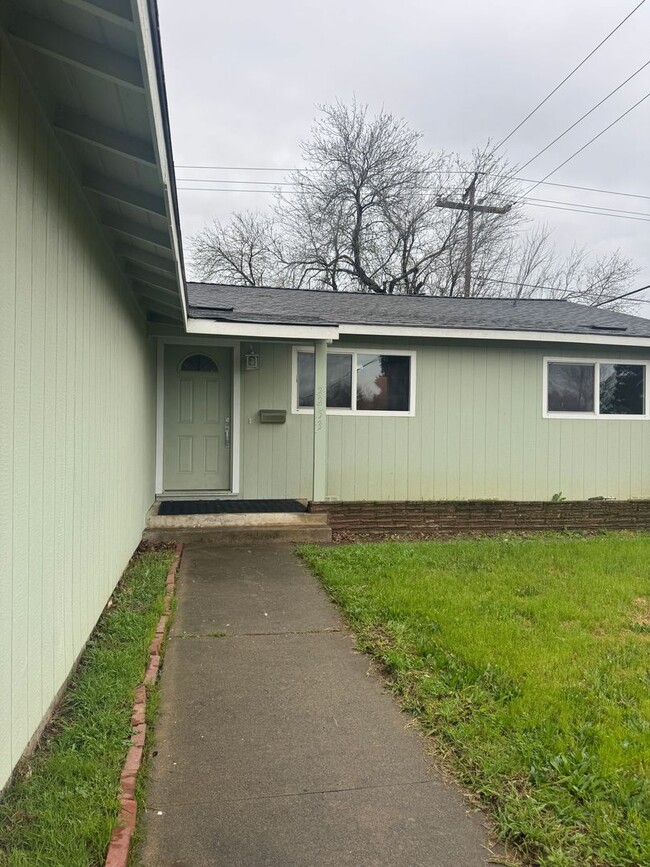 Building Photo - Charming 3 Bedroom, 2 Bathroom Located in Rancho Cordova.