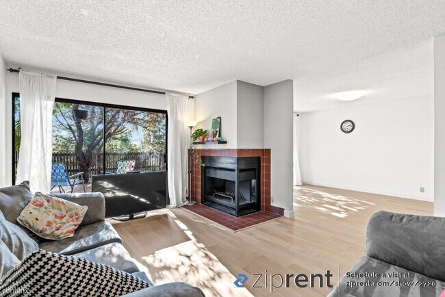 Building Photo - 2 br, 2.5 bath Townhome - 3690 Rocky Creek...