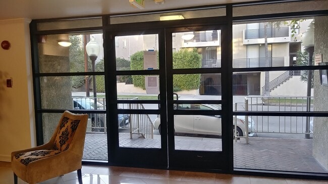 Front door lobby - 4430 Noble Ave