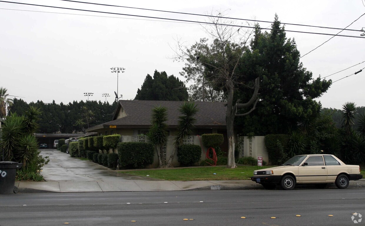 Foto principal - 1090 S Towne Ave
