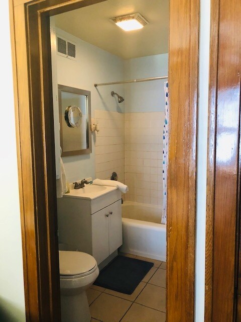 Bathroo - 14 W 1st St
