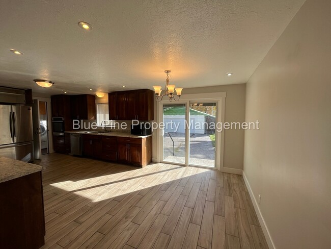 Foto del edificio - 517 W Main St