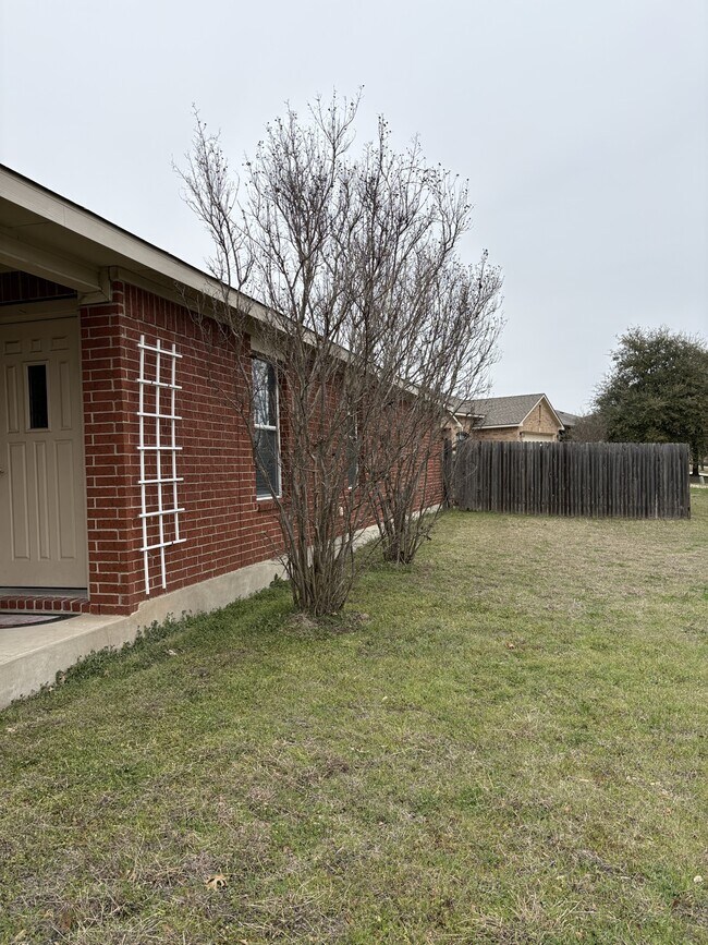 Building Photo - 1034 W South St