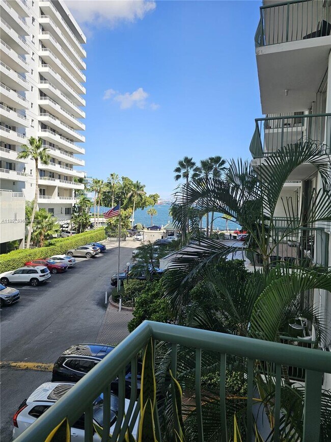Building Photo - 1408 Brickell Bay Dr