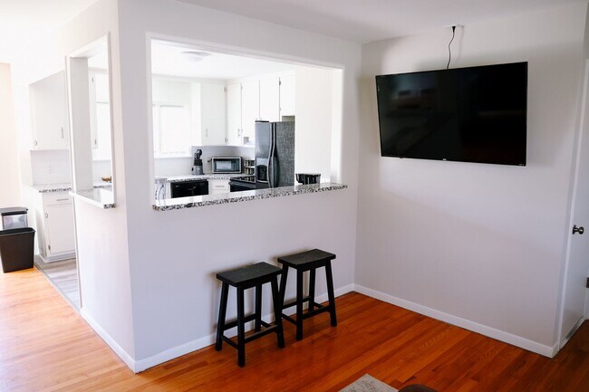 Foto del edificio - **$0 Application Fee for August!!** Spacio...