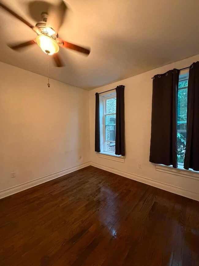 living room - 2351 S Whipple St