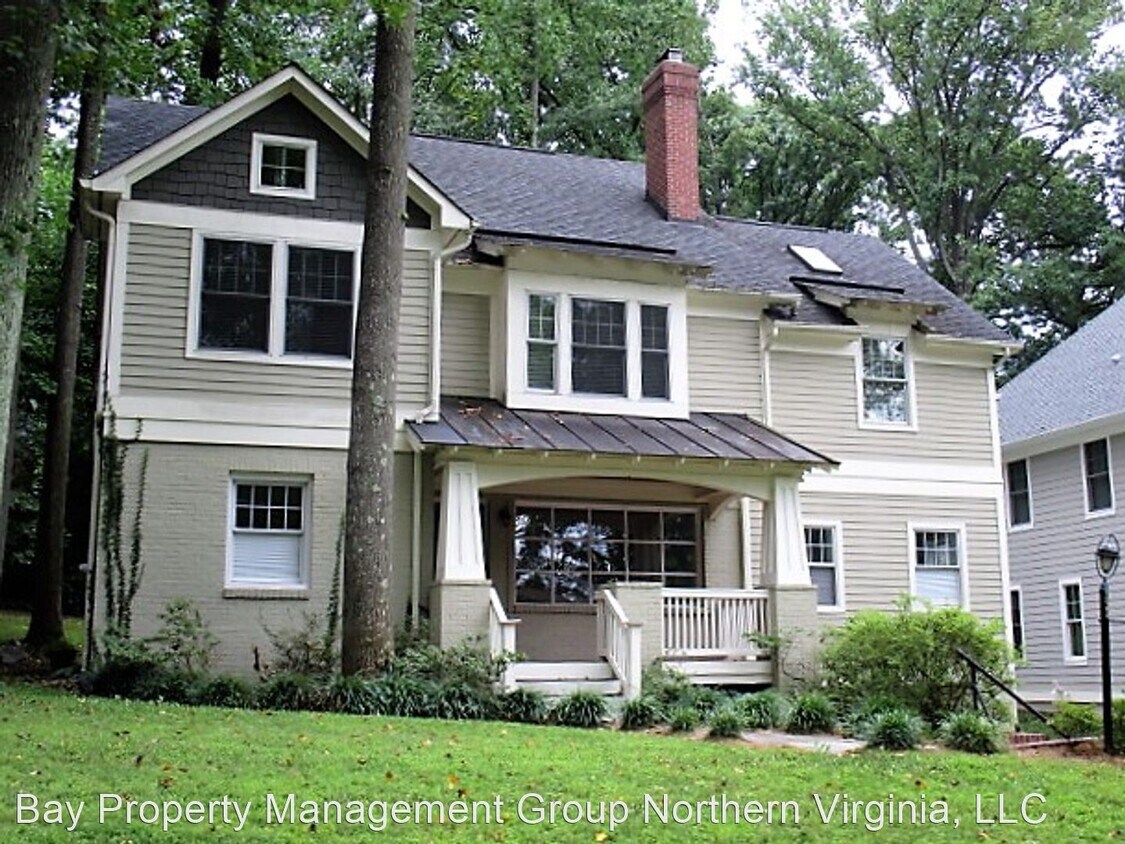Primary Photo - 4 br, 3 bath House - 525 POPLAR DR