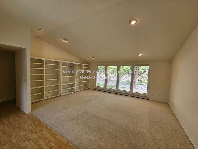 Building Photo - 2703 Crossroads Blvd