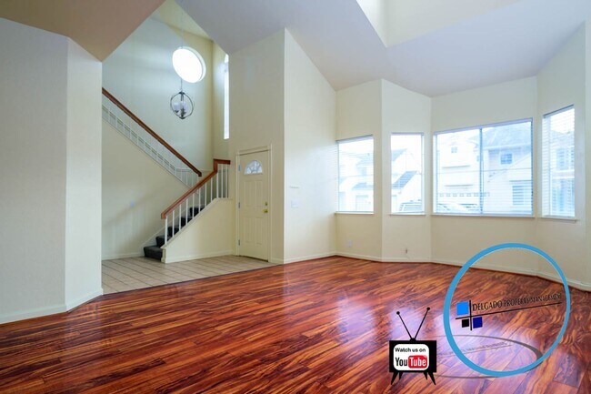 Building Photo - Beautiful Glen Cove home available now.