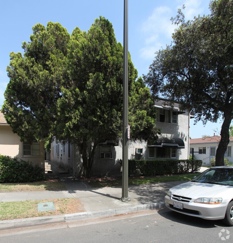 Building Photo - 518 S Santa Anita Ave