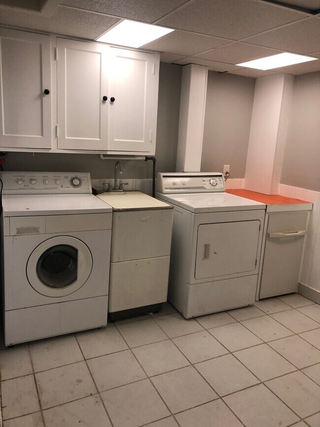 Foto del edificio - Single Family Home - River Views - Updated Finishes!