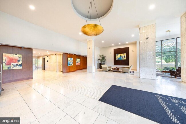 Building Photo - 301 N Beauregard St