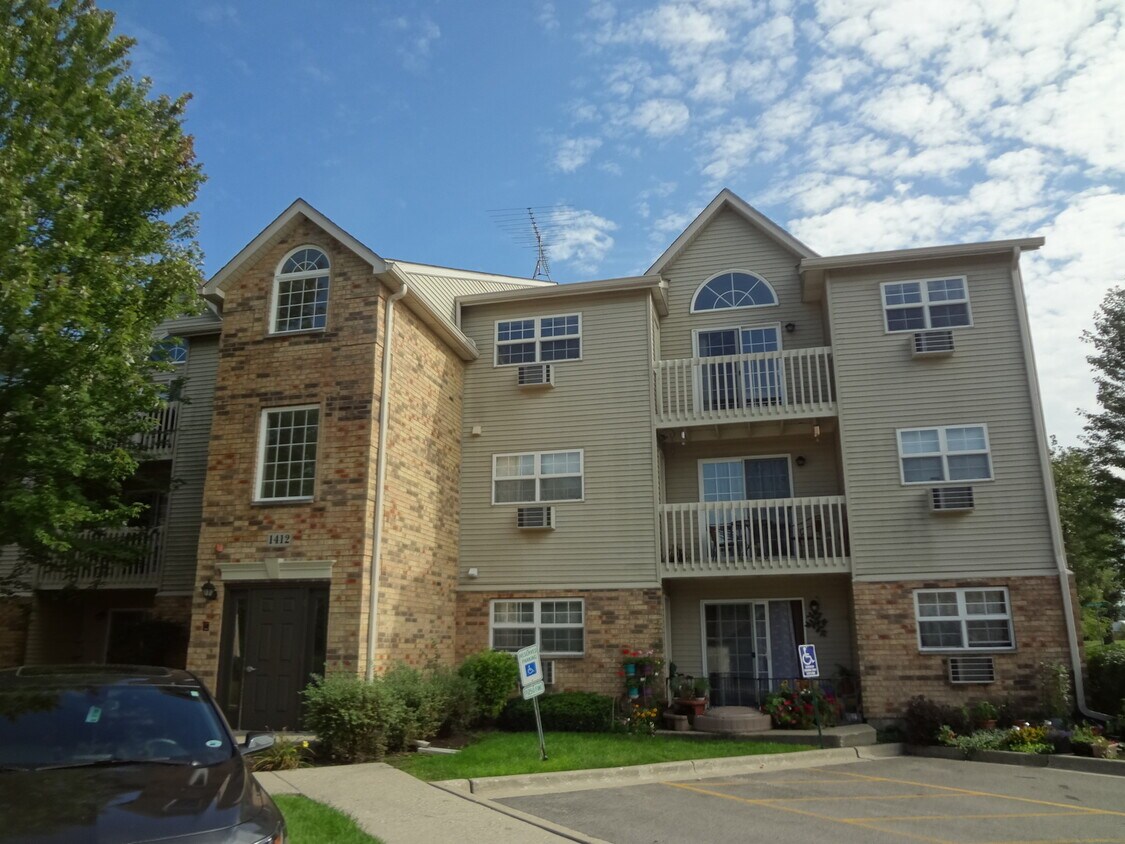 Primary Photo - 1412 W Clear Water Cir
