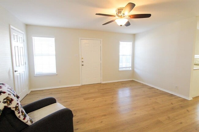 Building Photo - 6907 Stonleigh Pl