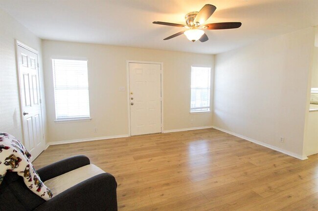 Foto del edificio - 6907 Stonleigh Pl