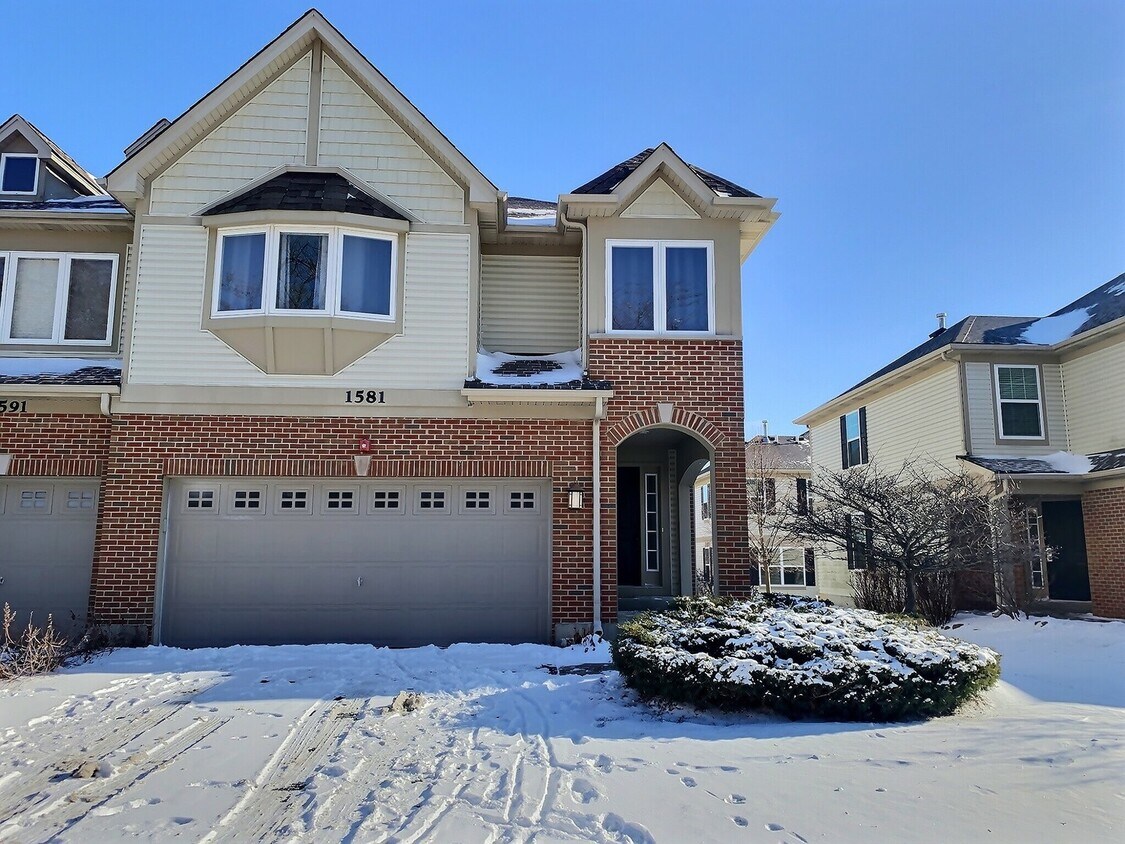 1581 Pauline Cir, Mundelein, IL 60060 Townhome Rentals in Mundelein