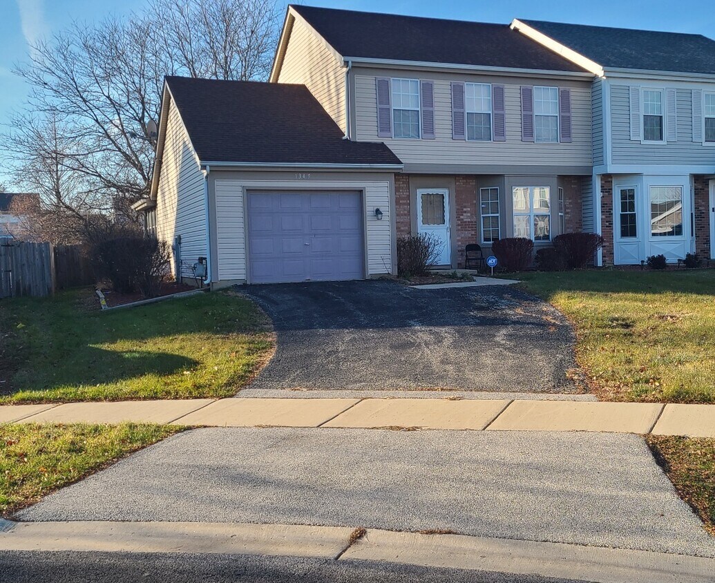 1349 Trinity Dr, Carol Stream, IL 60188 Condo for Rent in Carol
