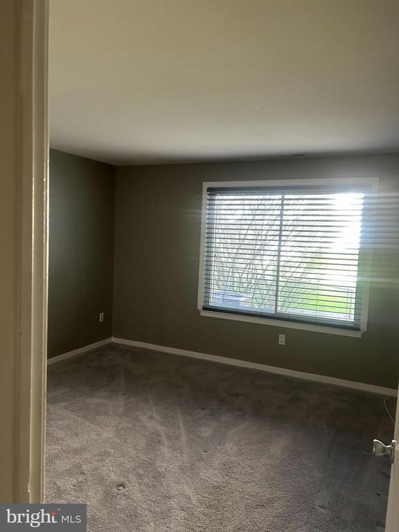 Building Photo - 413 Gregorys Way