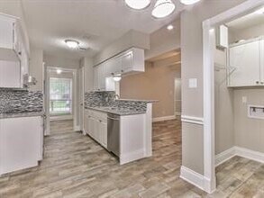 Building Photo - 13727 Overbrook Ln