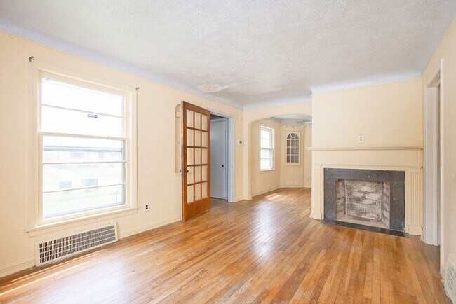 Building Photo - 4352 Ingleside Rd