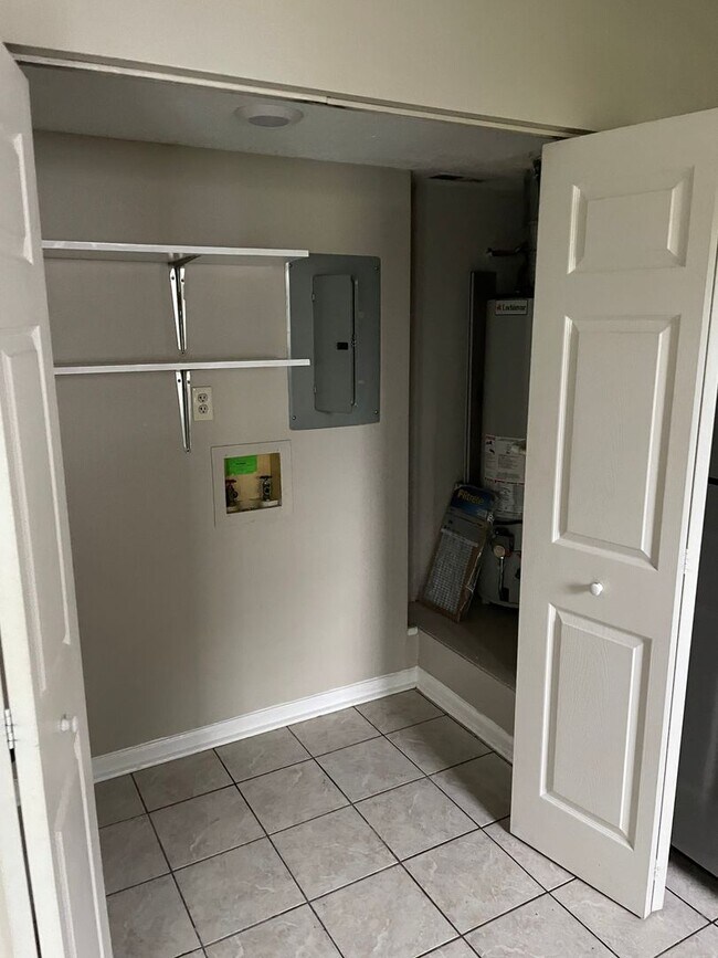 Foto del edificio - 2 Bed/ 1.5 Bath Townhome