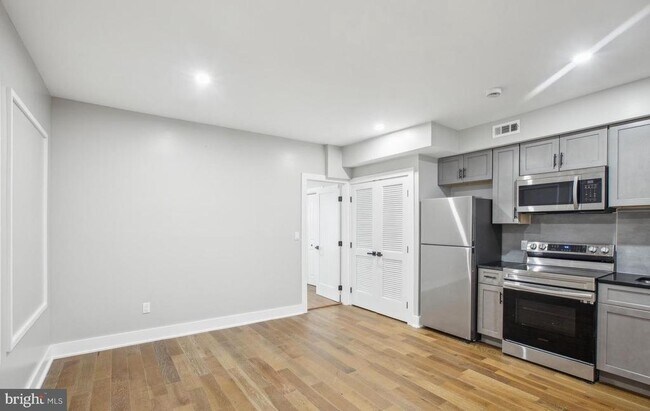 Foto del edificio - 1703 West Virginia Ave NE