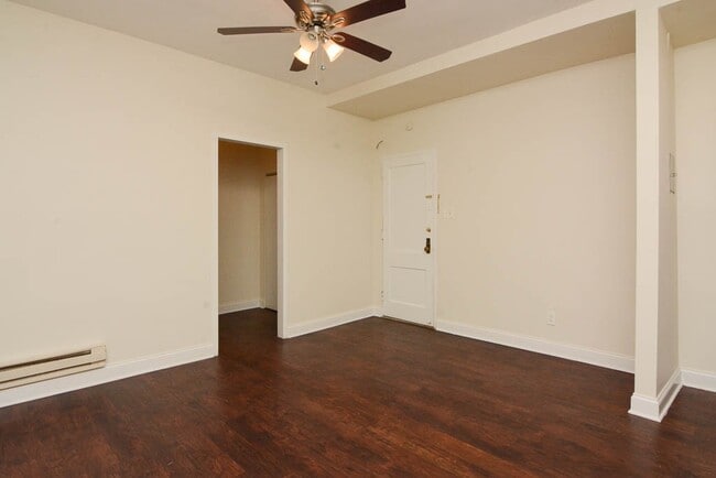 Building Photo - 3350 N Marshfield Ave