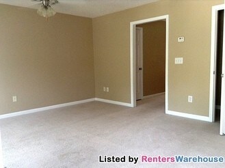 Building Photo - Beautifully Updated Town Home!