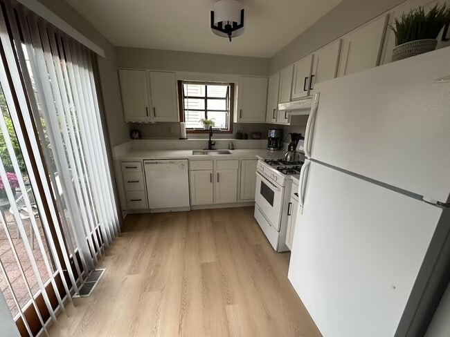 Foto del edificio - 131 Newberry Ave