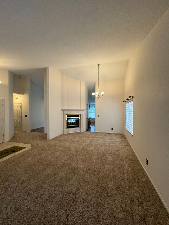 Foto del edificio - 3 bedroom 2 bath home in Sutherlin