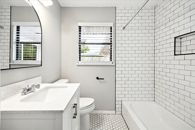 Foto del edificio - 2009 Sedgie Dr