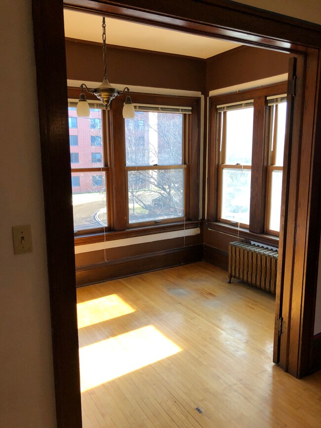 Sun Room - 1508 10th Ave S