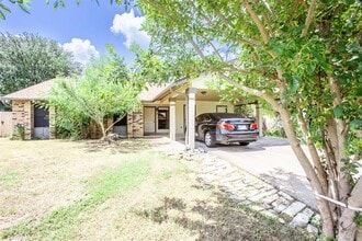 Building Photo - 2409 Berkett Dr