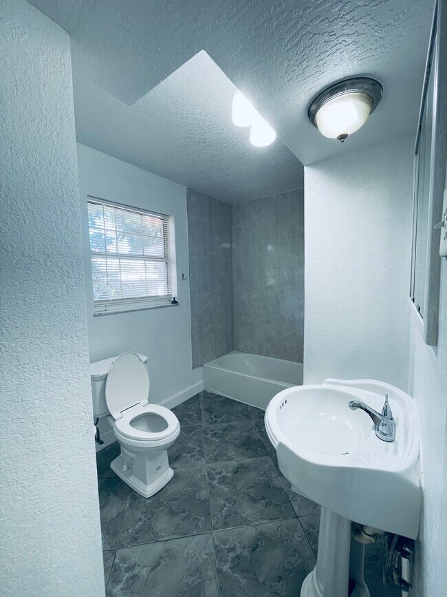 Foto del edificio - 1108 Myrtle Ln