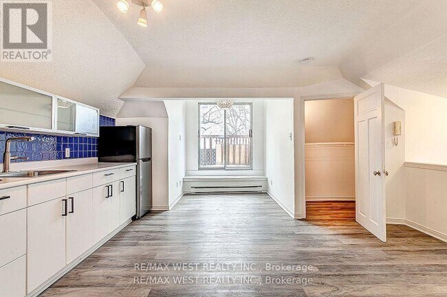Building Photo - 187-187 High Park Ave