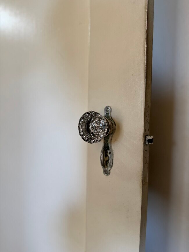 ¡Detalles encantadores en todas partes! - 319 N 8th St