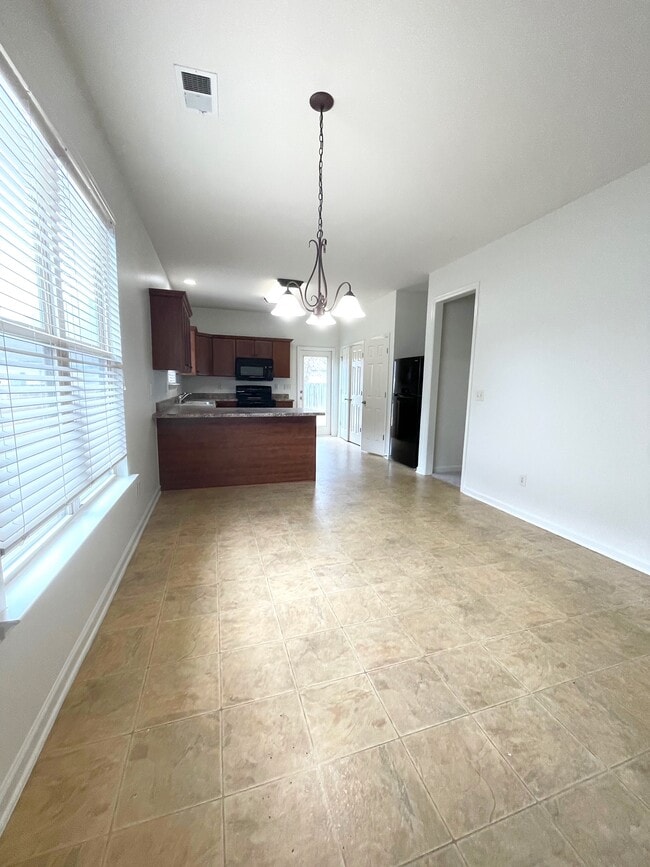 Building Photo - 1091 Washington Dr