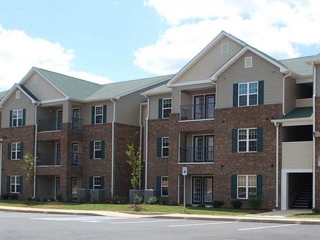 Exterior Building - Rosewood Place Apartments