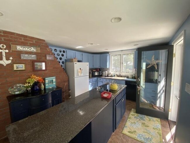 Building Photo - 4 bedroom in Wareham MA 02571